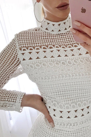 Vestido de manga larga de encaje de crochet