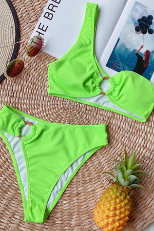 Conjunto de bikini con anilla en un hombro