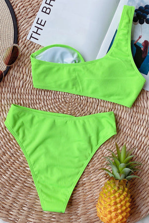 Conjunto de bikini con anilla en un hombro